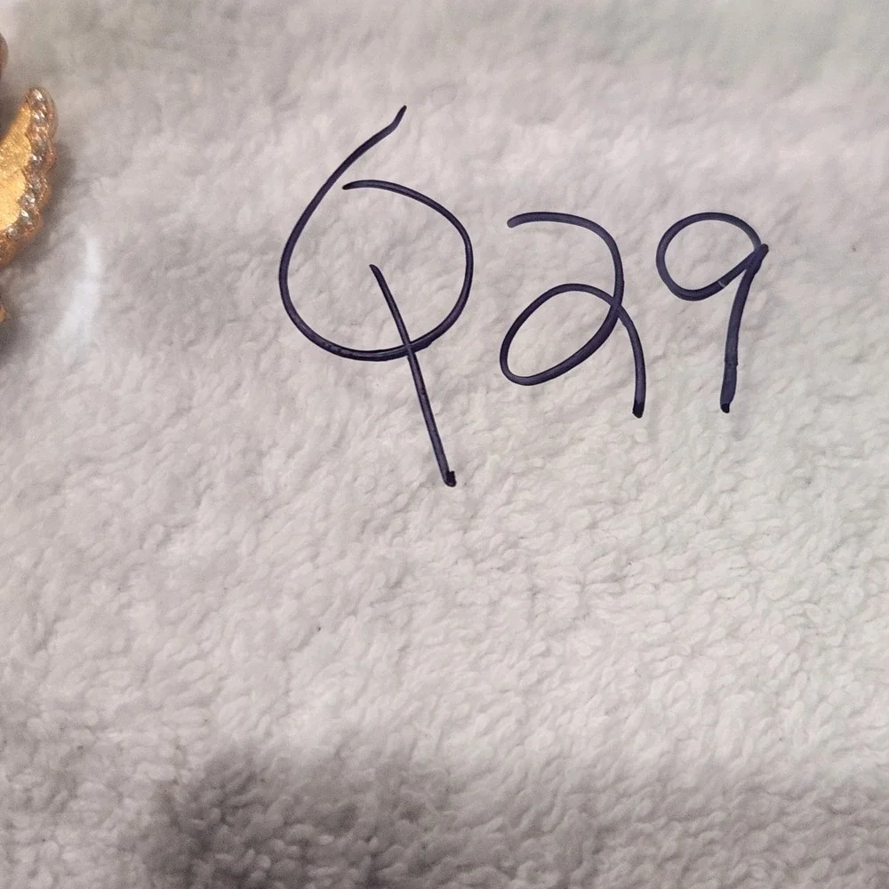 Vintage Quintas Praying Angel Brooch Gold Tone‎ Rhinestone  Pin